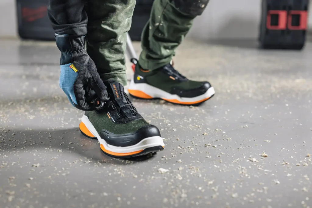 Koop Blaklader schoenen en laarzen online op vanatex.be voor klanten in Roeselare