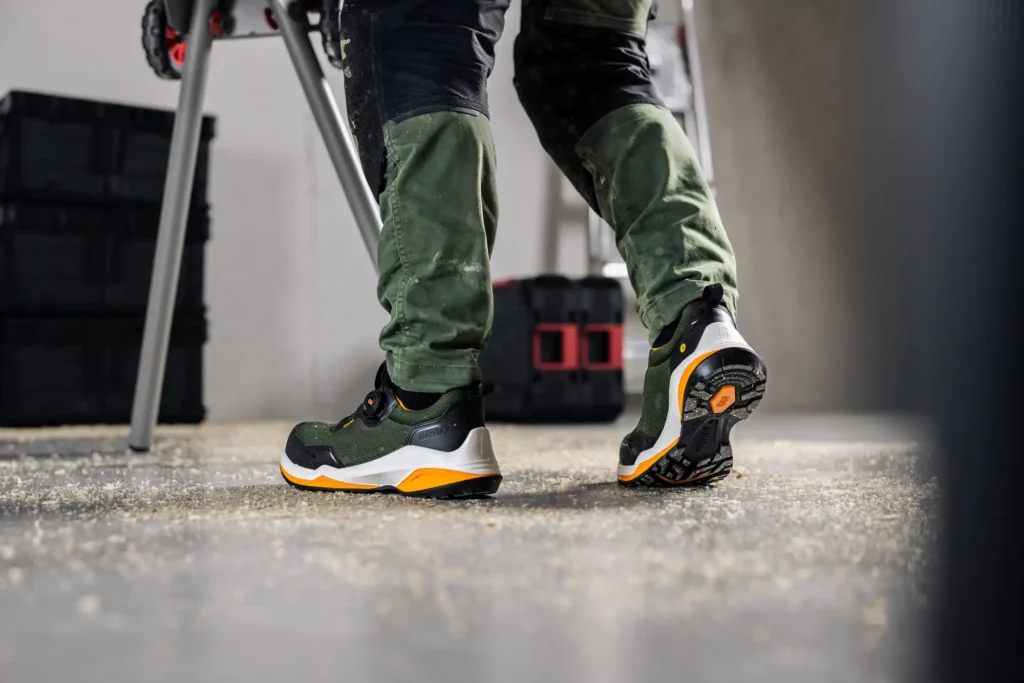 Koop Blaklader schoenen en laarzen online op vanatex.be voor klanten in Oostende