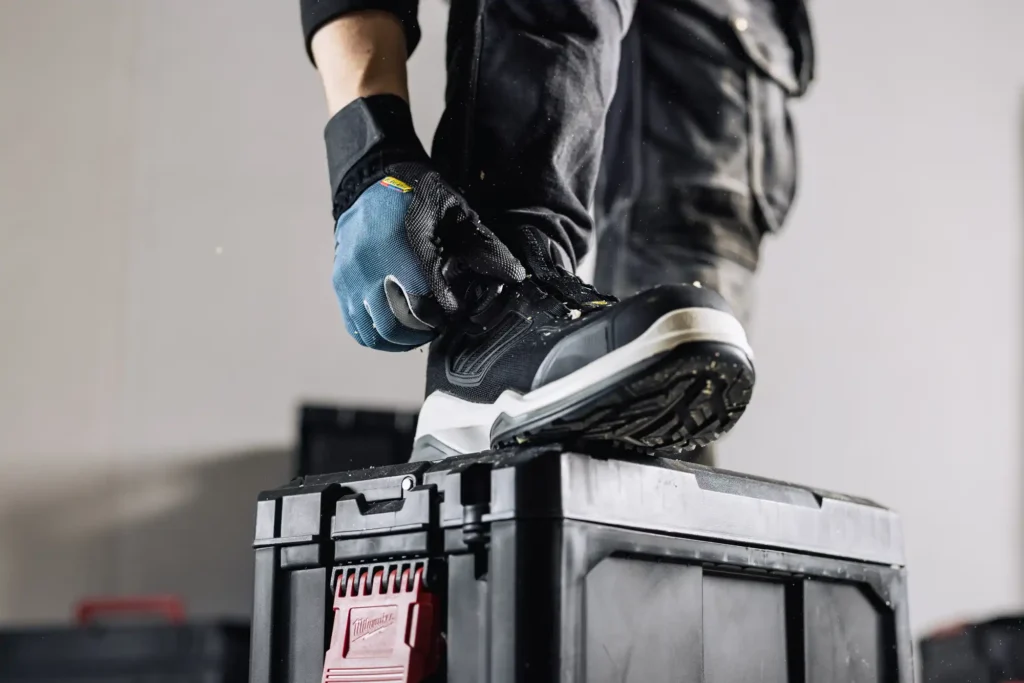 Bestel Blaklader schoenen en laarzen aan scherpe prijzen in onze webshop, snel geleverd in Izegem