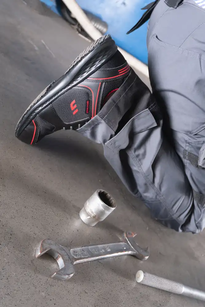 Bestel Safety jogger schoenen en laarzen aan scherpe prijzen in onze webshop, snel geleverd in Turnhout