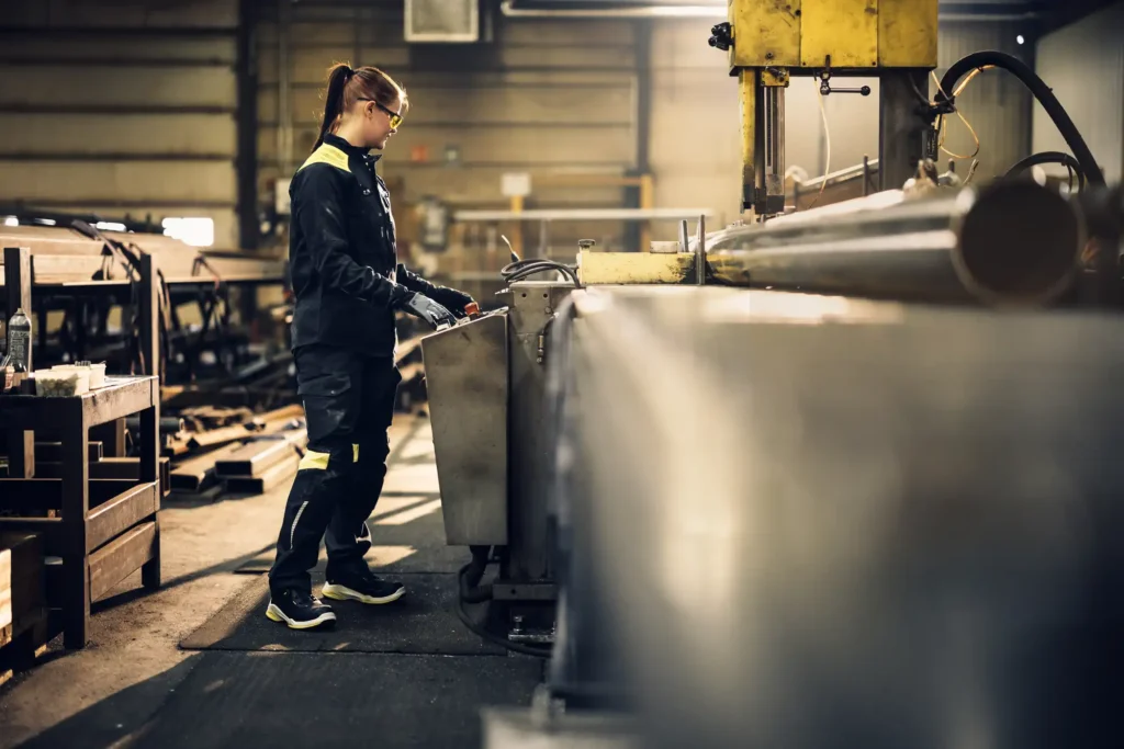 Bestel Blaklader werkbroeken aan scherpe prijzen in onze webshop, snel geleverd in Kuurne