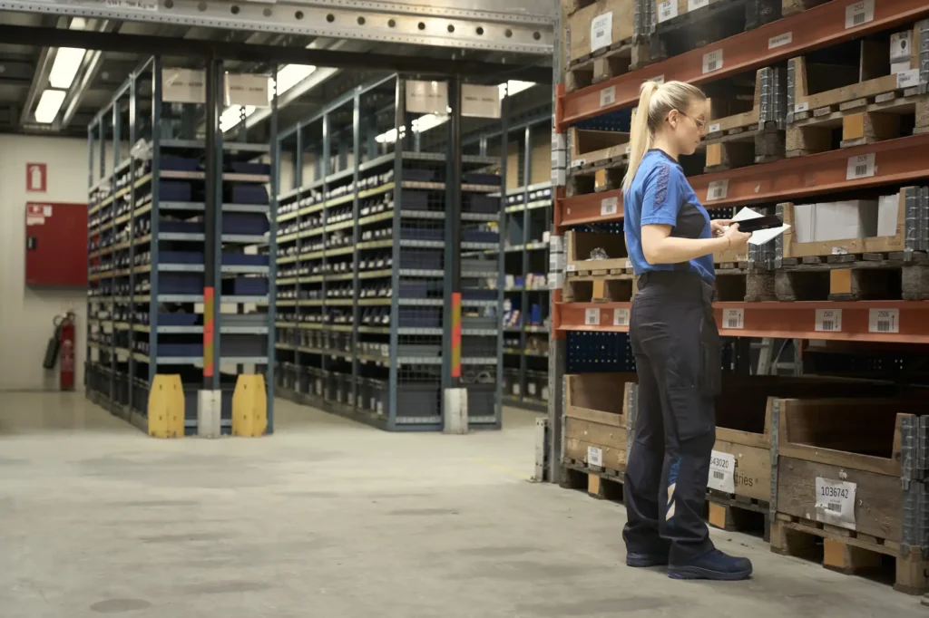 Mascot werkkleding voor logistiek in Kortemark